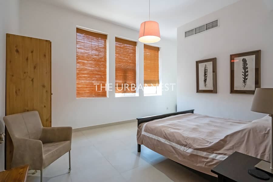 26 Bespoke Stunning and Bright 4 BHK | with Pool