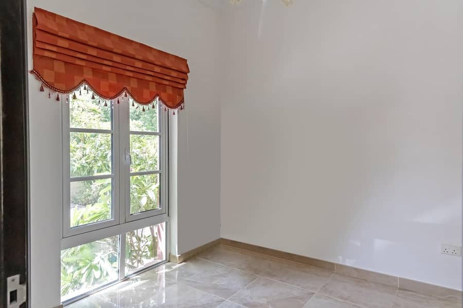 19 Vacant | Upgraded Cordoba w Pool | Easy Access