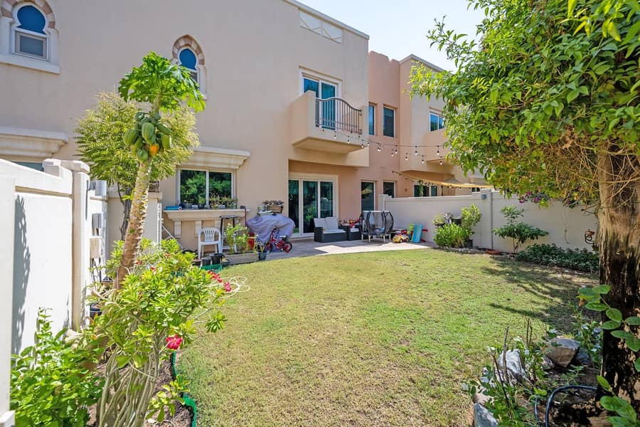 11 EXCLUSIVE | 4 Bedroom Townhouse in Great Location