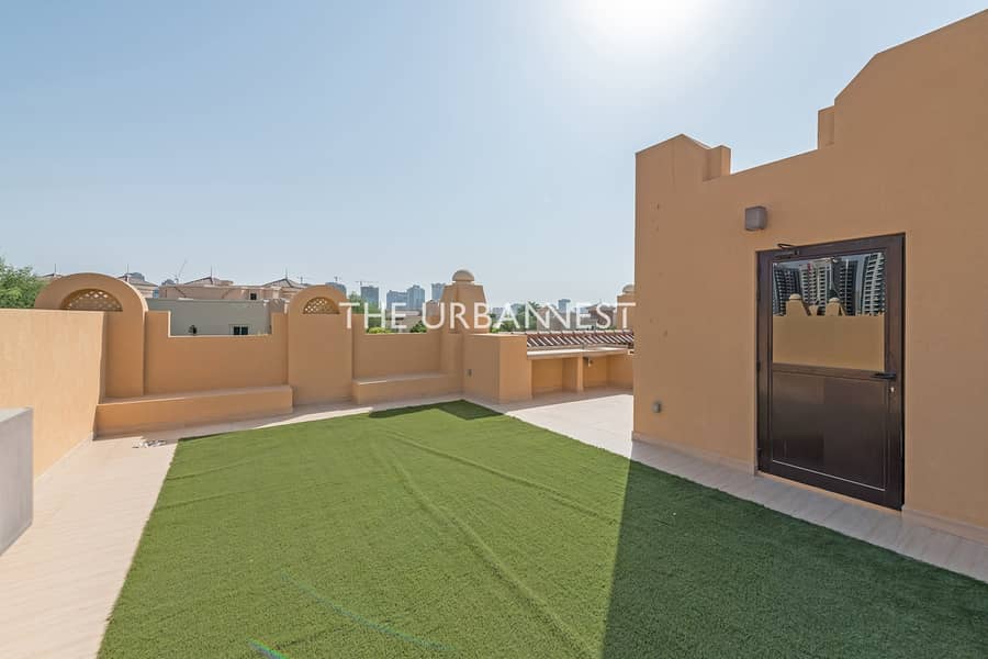 Contemporary 5 Bed | Gated Community | Vacant
