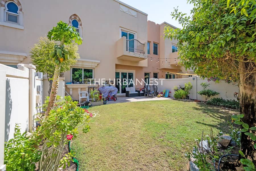 12 EXCLUSIVE | 4 Bedroom Townhouse in Great Location