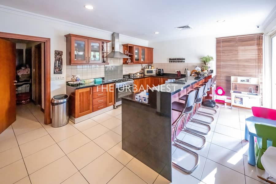 5 Perfectly Maintained Upgraded | Backing Community