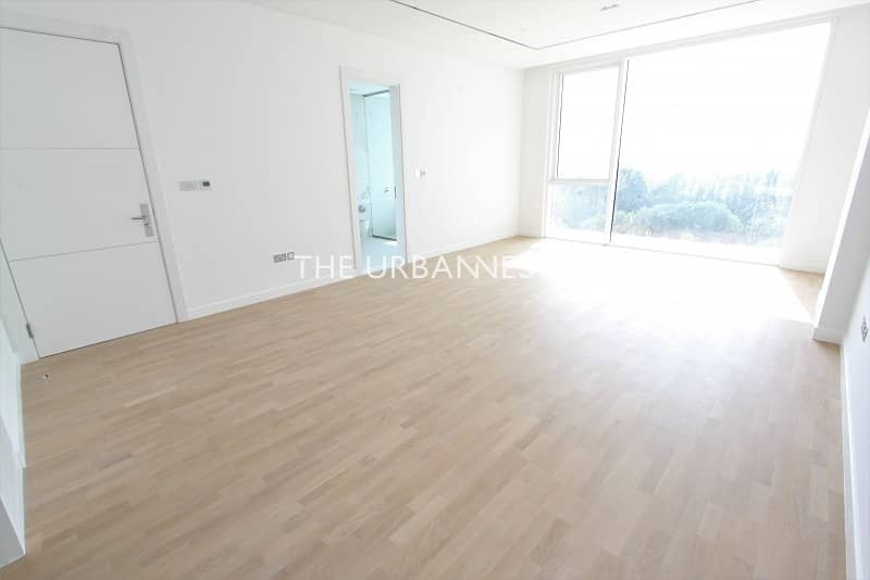 8 Vacant | Spacious and Bright 1 Bed Flat w Balcony