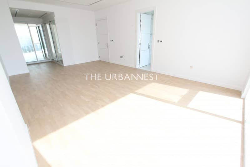 9 Vacant | Spacious and Bright 1 Bed Flat w Balcony