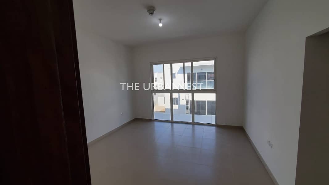 5 Modern and Bright 4BR | Vacant | Multiple Cheques