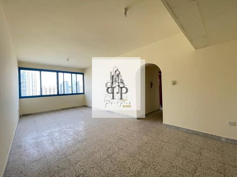 Квартира в Хамдан Стрит, 2 cпальни, 45000 AED - 6071462