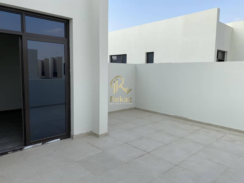 9 villa for sale in sharjah.