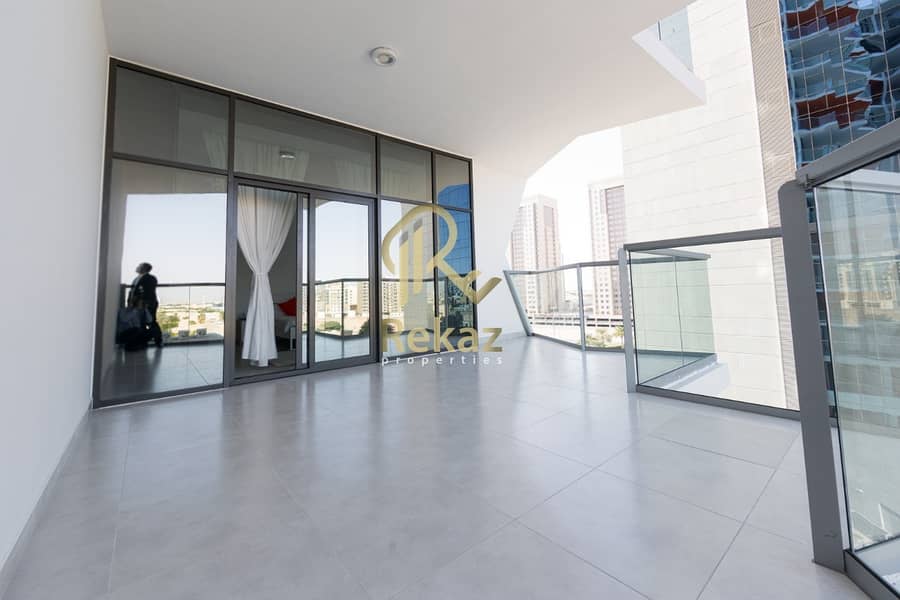 14 Very special offer two bedroom apartment in the middle of Dubai with a view of Burj Khalifa. . . with monthly bayment blane