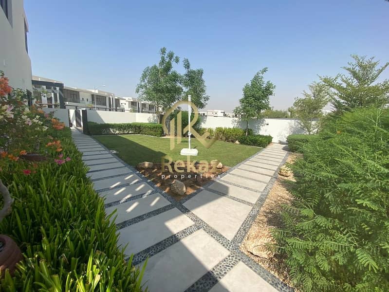 11 Own a villa in the heart of Dubai with golf view at an amazing price and 4 years installments