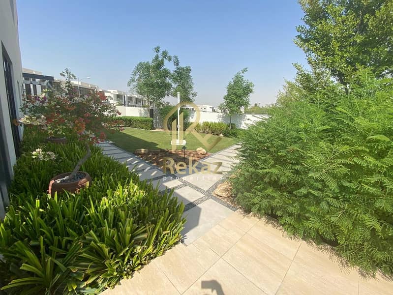 13 Own a villa in the heart of Dubai with golf view at an amazing price and 4 years installments