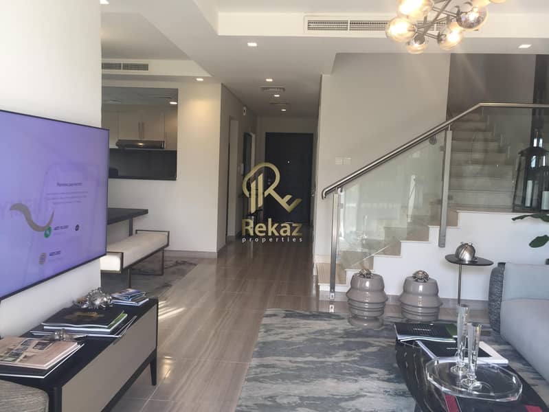 2 own the luxury villa in Dubai