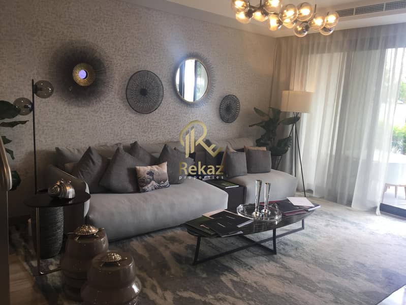 7 own the luxury villa in Dubai