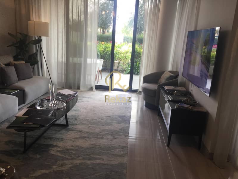 12 own the luxury villa in Dubai