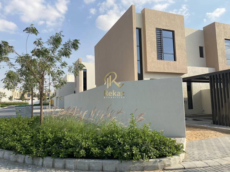 10 villa 3BR for sale in Sharja