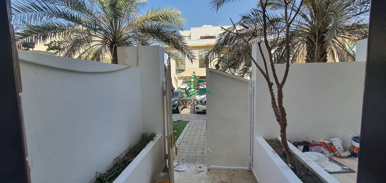 2 Five bedrooms villa in khalidiya