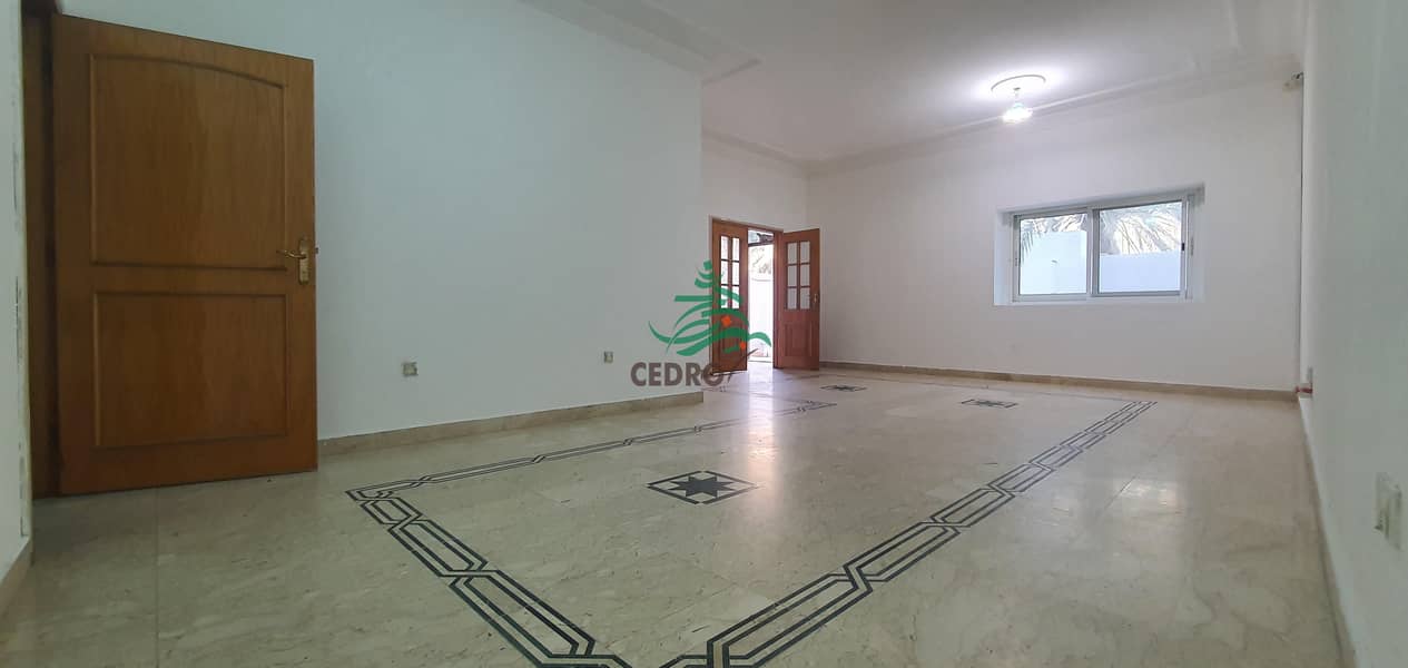 5 Five bedrooms villa in khalidiya