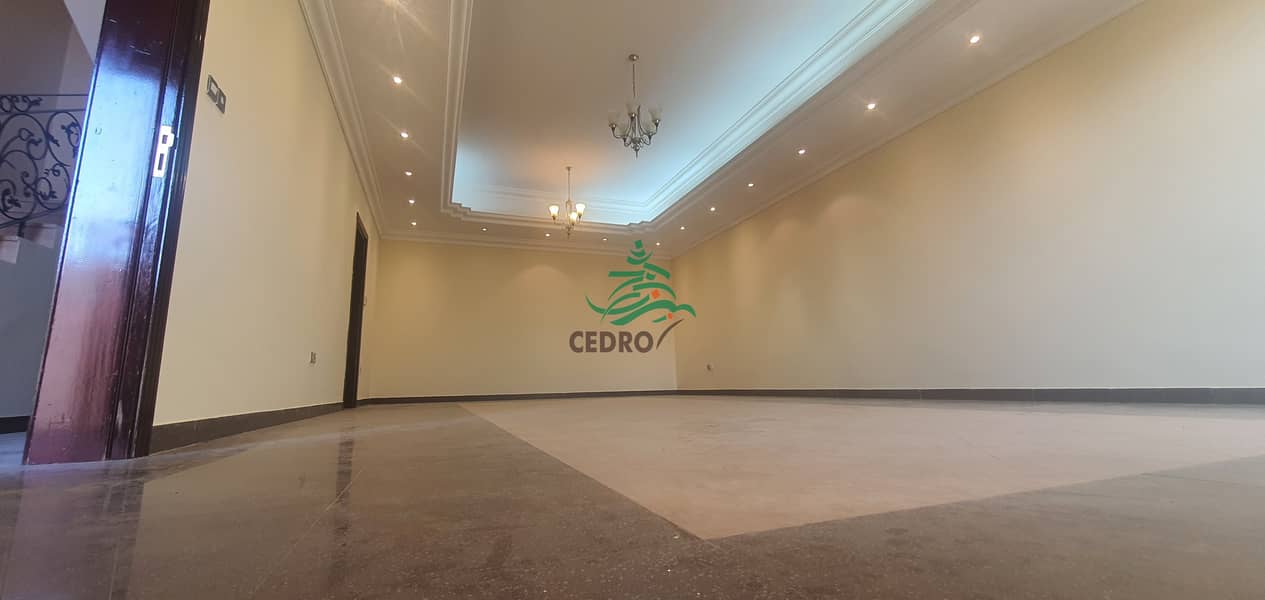 Spacious Four Bedrooms Villa In Al Mushrif