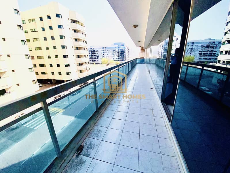 NO COMMISSION | HUGE 3 BEDROOMS LUXURY APARTMENT| CLOSE TO METRO