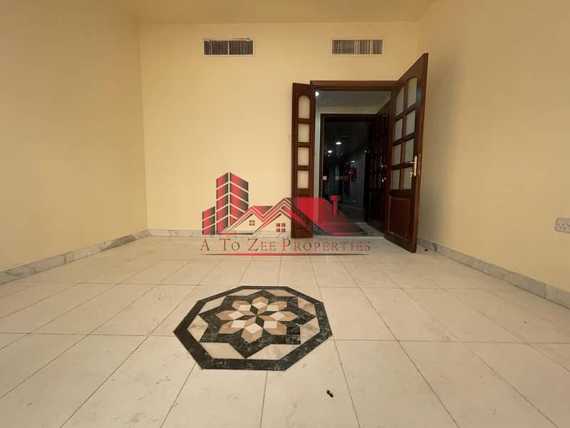 شقة في شارع حمدان 1 غرفة 38000 درهم - 6261183