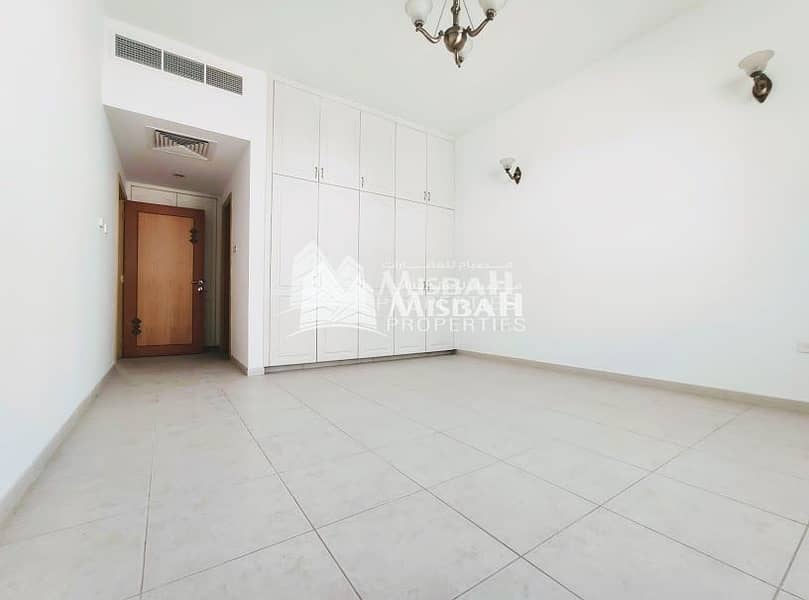 8 Spacious 5 Bedroom Villa in Jumeirah: with Private Garden space