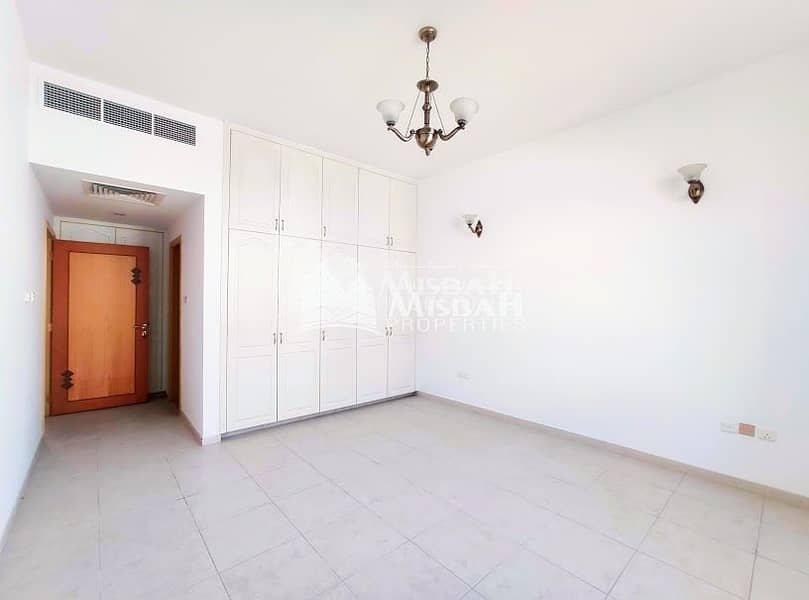 9 Spacious 5 Bedroom Villa in Jumeirah: with Private Garden space