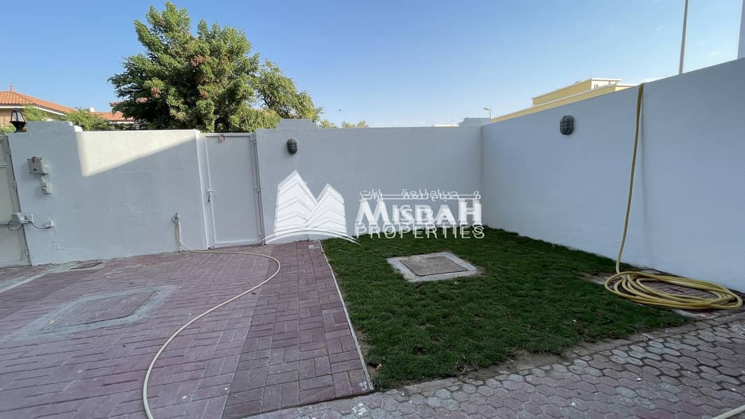 24 Independent 4 Bedroom Villa with maids Room in Jumeirah 2