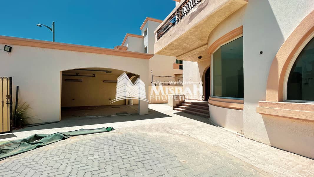 2 872 sq. ft. Commercial Villa on Jumeirah Beach Rd