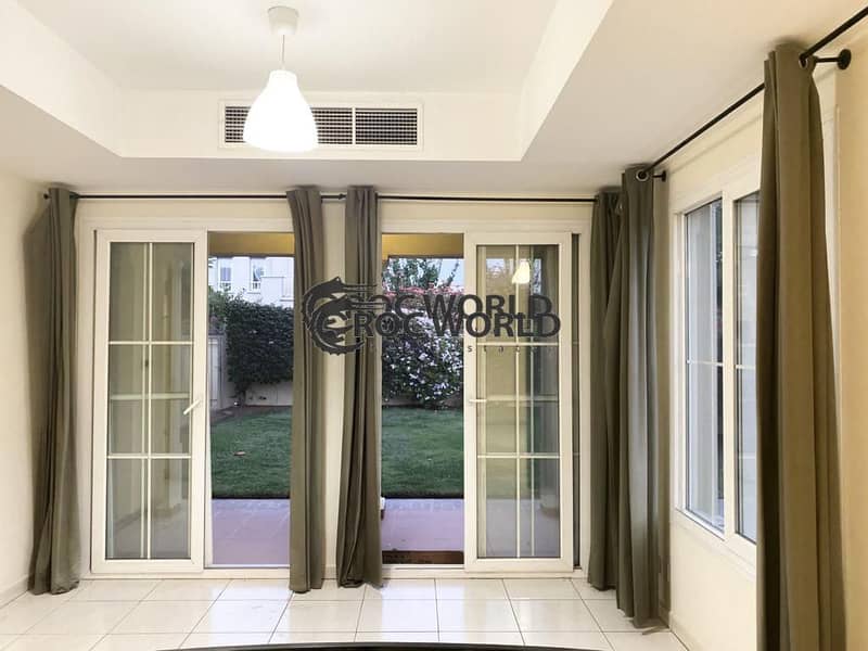 5 Single Row Villa in Front of Park & Pool