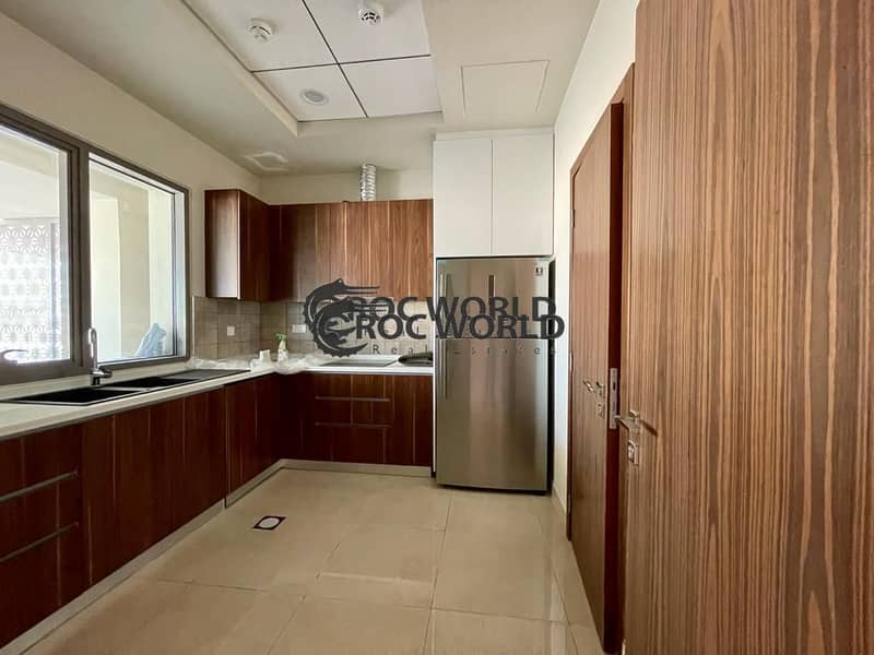 4 000/- | Brand New | Ready to Move In | Next to Metro Station