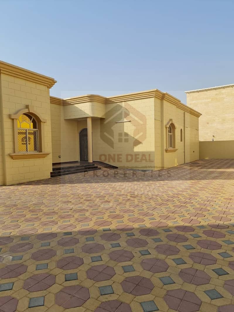 Separate Entrance Included 3bhk Villa in Zakher Al Ain | maid room