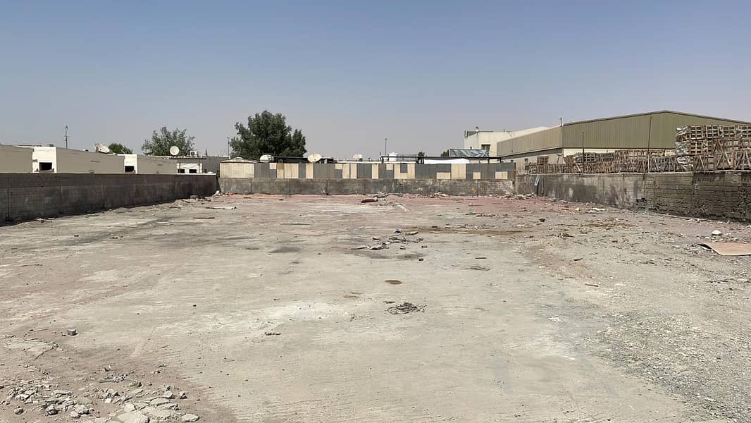 Open plot 20,000 sq. ft. AED. 120,000/-