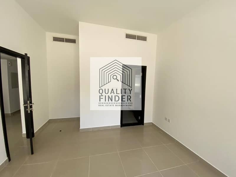 5 Ready to Move| Well maintained apt. with balcony