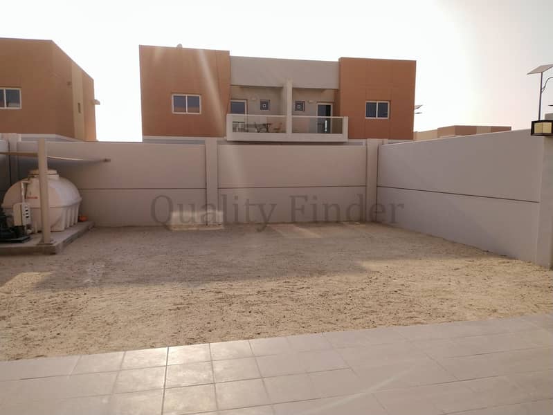 8 Hot Deal| 3 Br villa in reef 2 @ just 75k. .