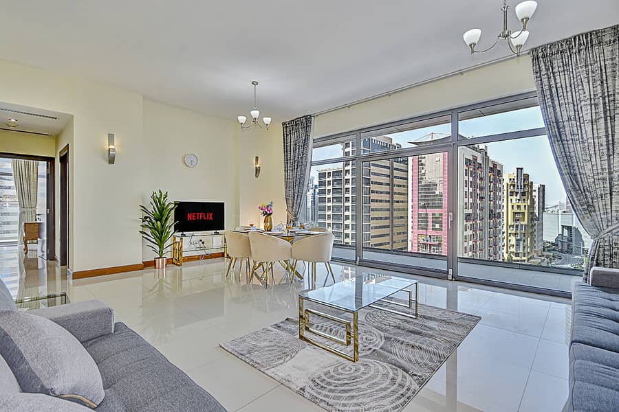 Regency Luxury Panoramic Views | 2 BDR | Fast Wifi | Pool | Gym | Balcony