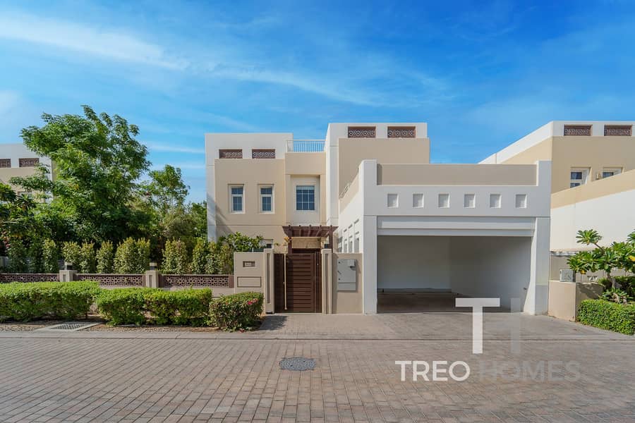 Private Pool| Fully Upgraded| Large Plot Private Pool| Fully Upgraded| Large Plot