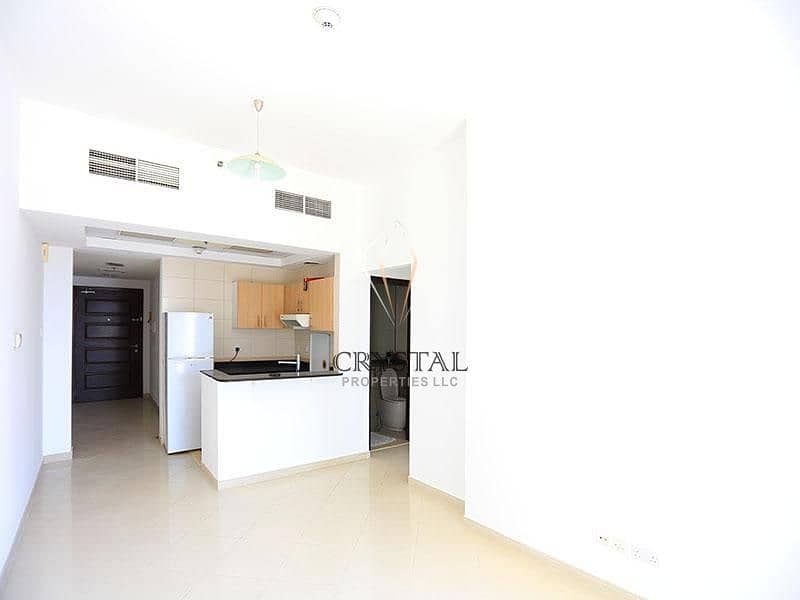 Big Layout 1BR Apt with Stunning Views in Concorde