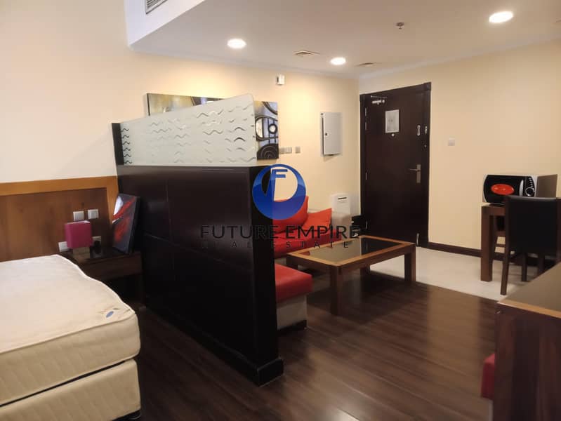 5 NO COMMISSION / Chiller free fully furnished Studio , appliances closed kitchen, gym pool parking free