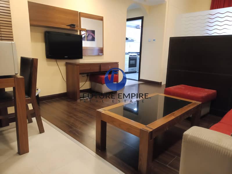 17 NO COMMISSION / Chiller free fully furnished Studio , appliances closed kitchen, gym pool parking free