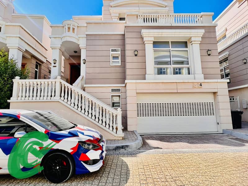 Luxurious Villa 4 BR | Best Location Luxurious Villa 4 BR | Best Location