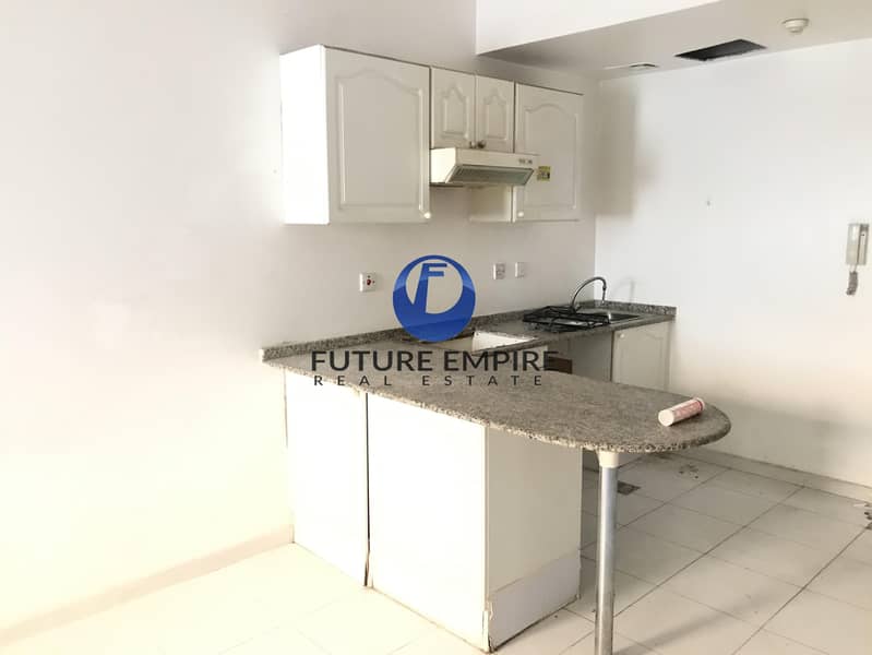 6 Super Offer |Near Metro| spacious Studio