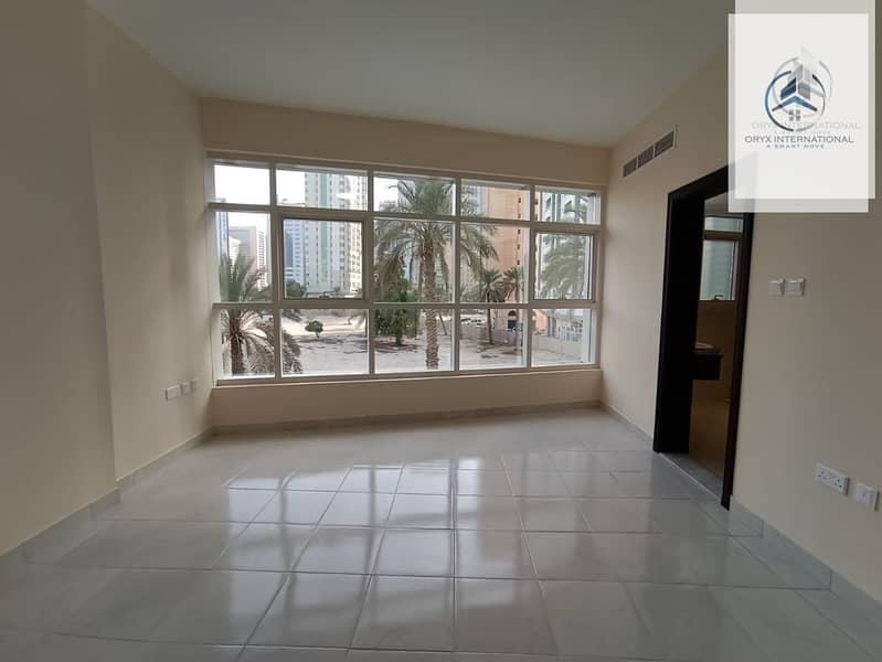 شقة في شارع حمدان 1 غرفة 55000 درهم - 6303643
