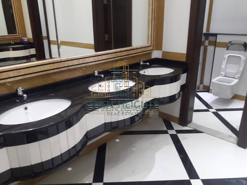 47 Huge vip Villa in Khalifa city a in good condition