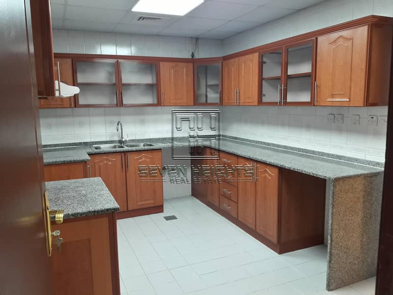 21 Big and nice 3br in airport road with maids room in good condition
