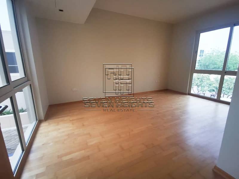 27 Great Deal For 4BR Townhouse With Massive Space !