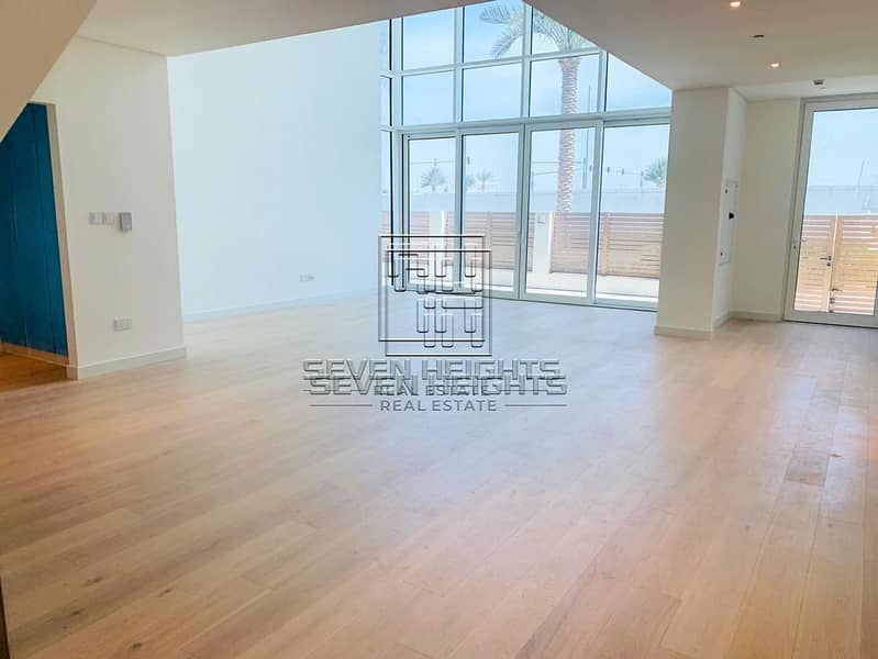 3 Luxury Penthouse 3BR | Large Garden With Community View .