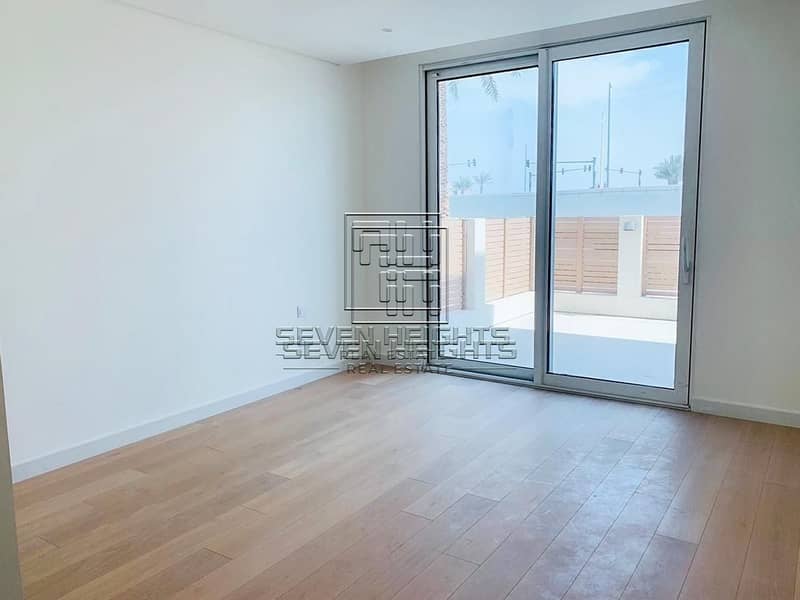 4 Luxury Penthouse 3BR | Large Garden With Community View .