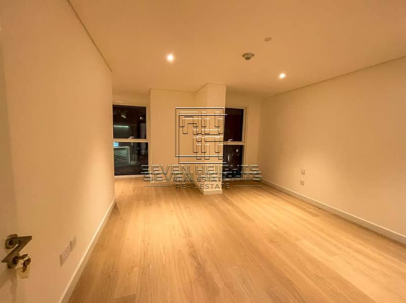 8 Luxury Penthouse 3BR | Large Garden With Community View .
