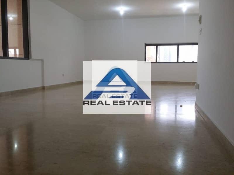 Spacious 3 bhk with Maids Rm in Khalidia