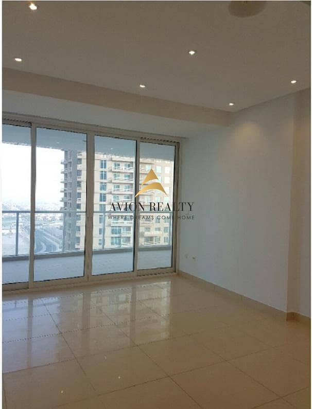 4 Lake Facing | Upgraded | Massive 3Br | Maids & Laundry room - JLT