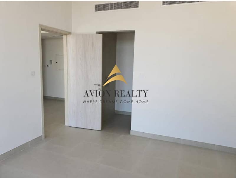 4 Brand New | Spacious Balcony | Prime Location - Afnan